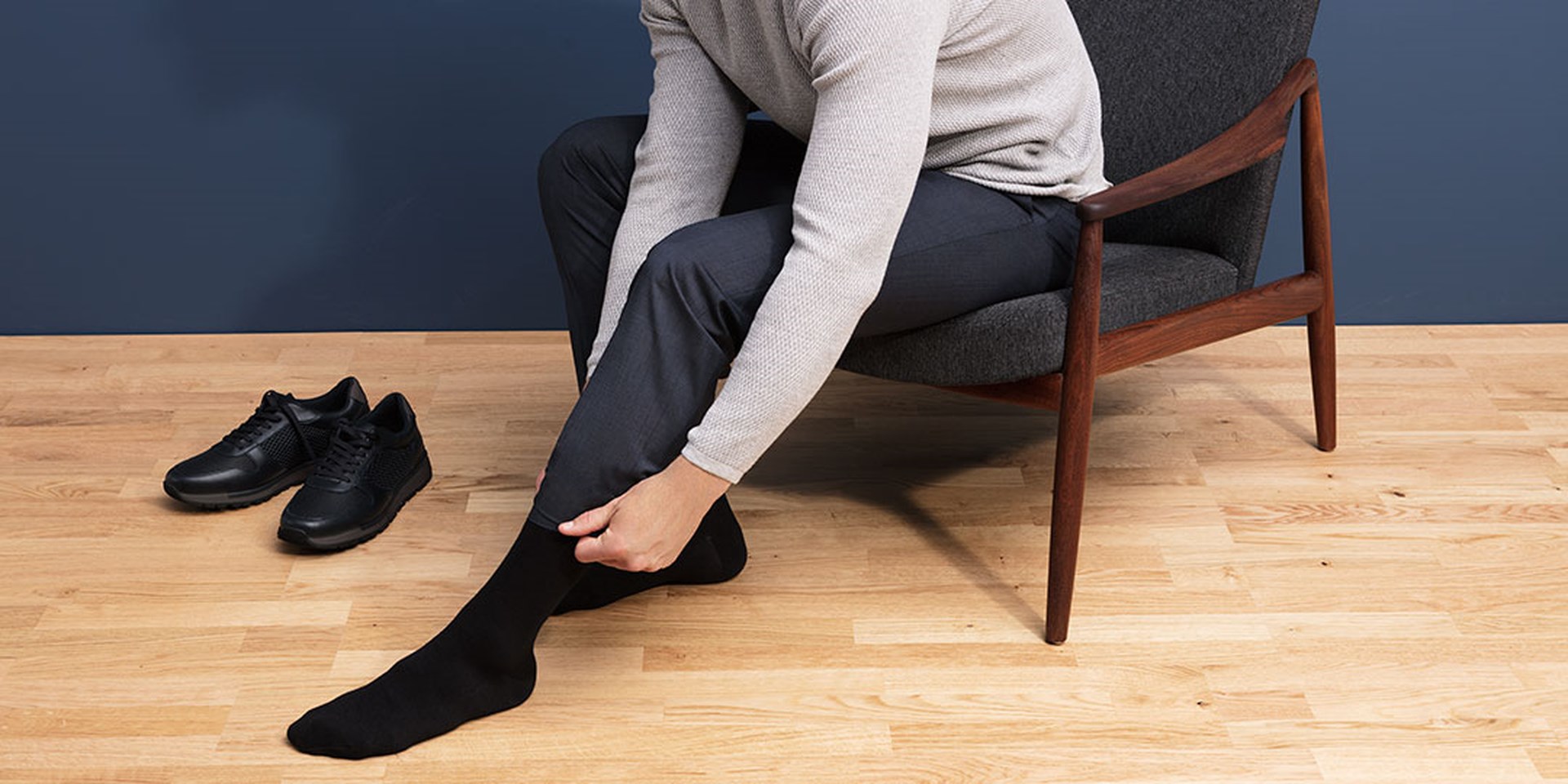 How to put on and take off compression stockings