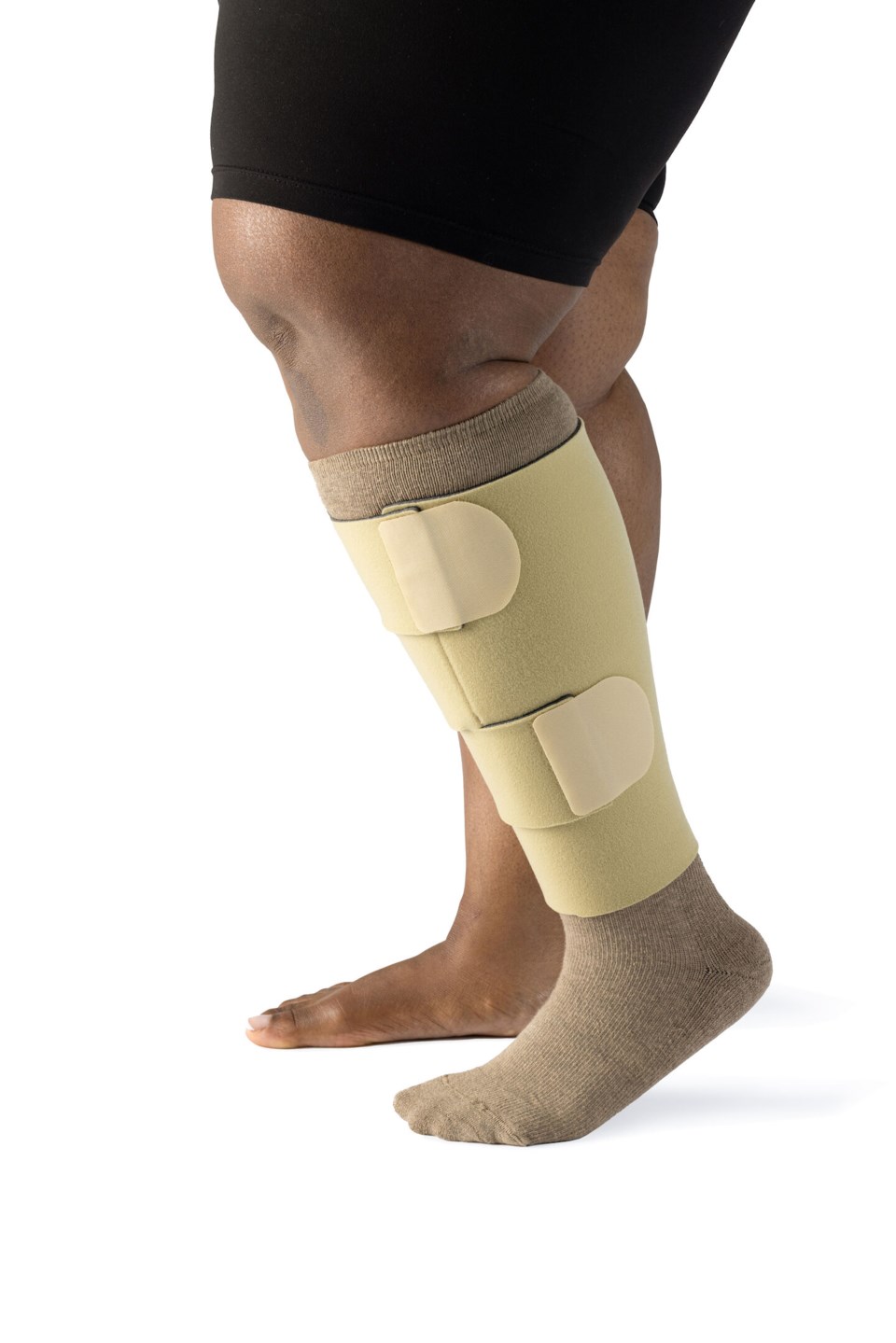 Woman wearing Sigvaris Compreflex Contain inelastic wrap in the color beige