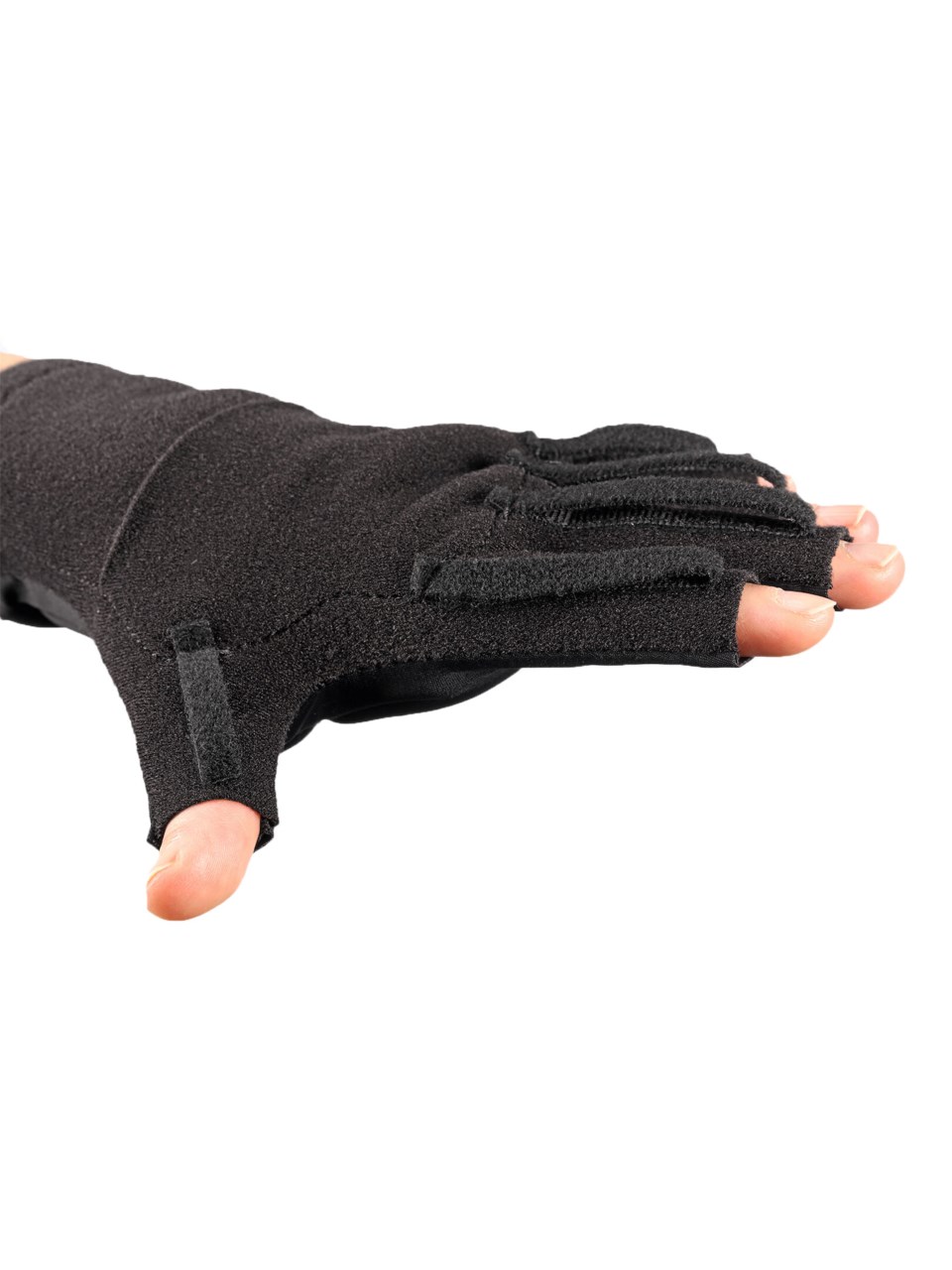Female wearing the MCE DORSAL POCKET GLOVE in BLACK